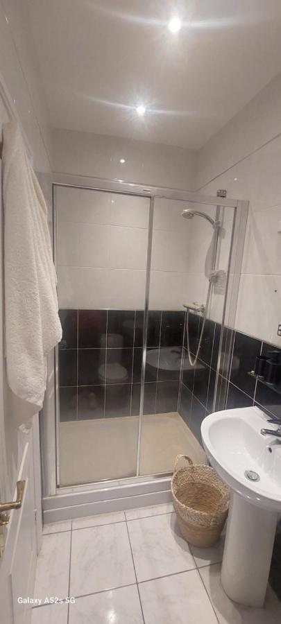 Londonderrys Bar And Accommodation 锡厄姆 外观 照片
