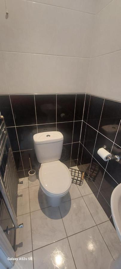 Londonderrys Bar And Accommodation 锡厄姆 外观 照片