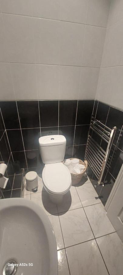 Londonderrys Bar And Accommodation 锡厄姆 外观 照片