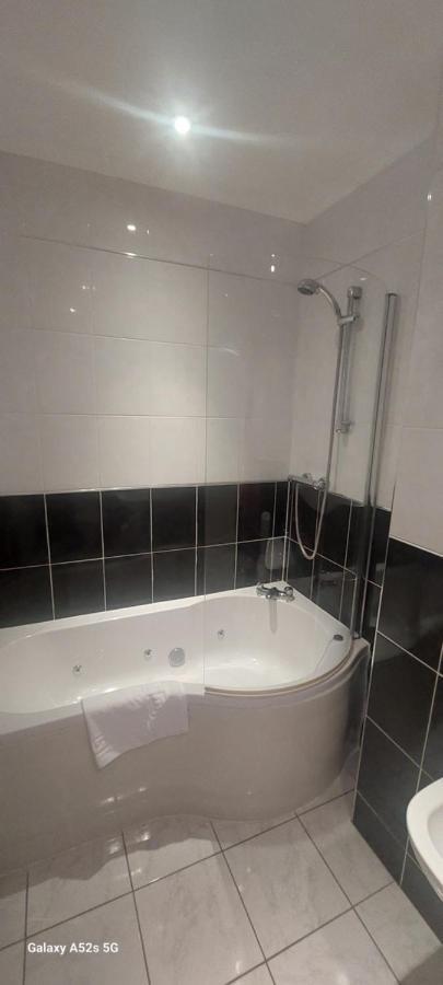 Londonderrys Bar And Accommodation 锡厄姆 外观 照片