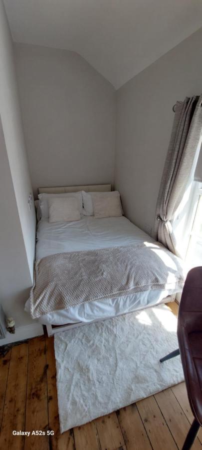Londonderrys Bar And Accommodation 锡厄姆 外观 照片
